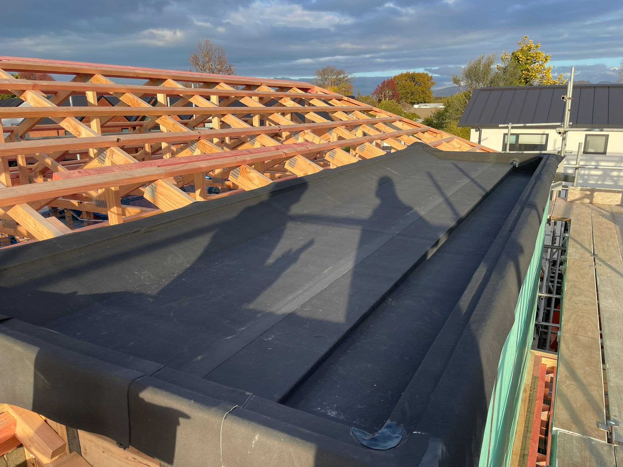 Flat roof membrane installation